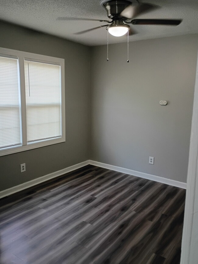 Building Photo - 464 Glankler St