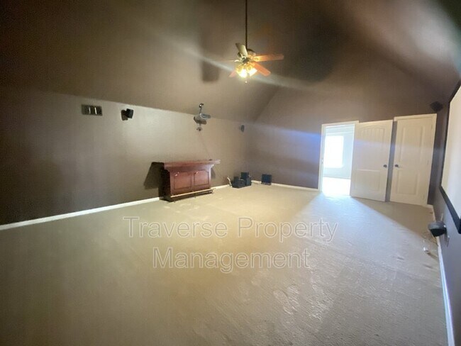 Building Photo - 129 Acorn Ln