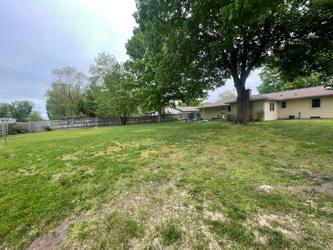 Building Photo - 7865 Ridgewood Dr