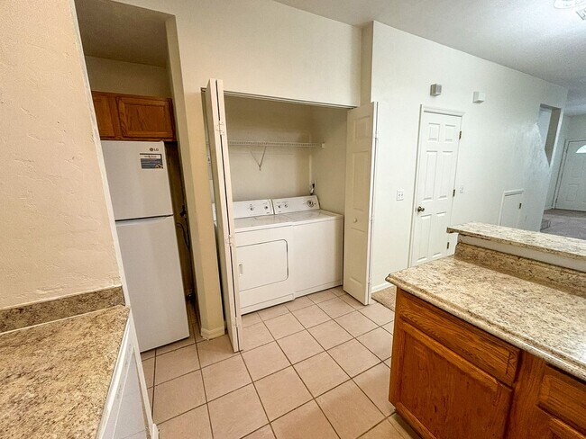 Building Photo - Victoria Station #156 - Pet Friendly!