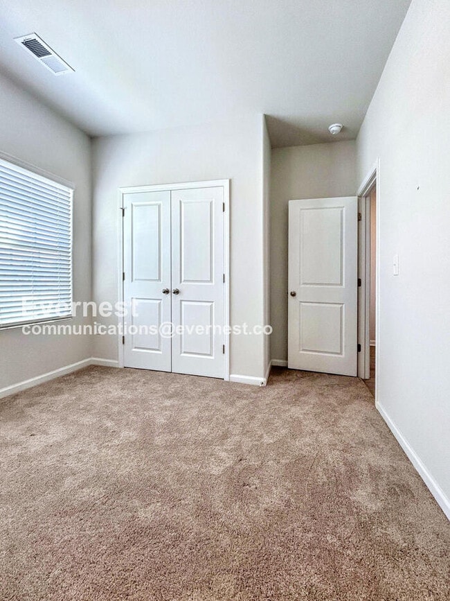 Building Photo - 106 Lightning Dr