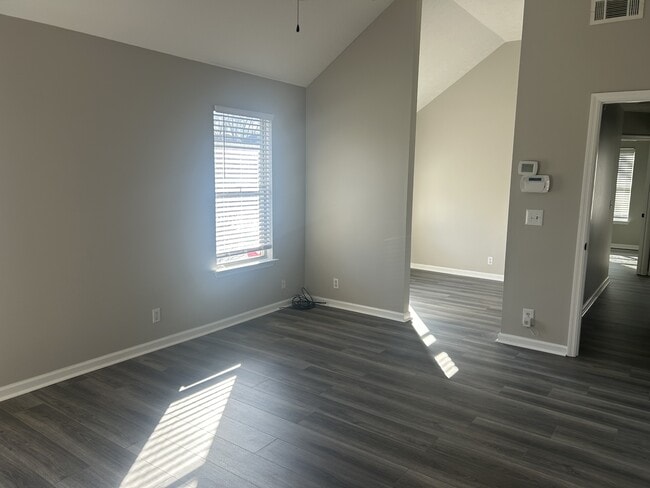 Building Photo - 533 Woodland Hills Dr
