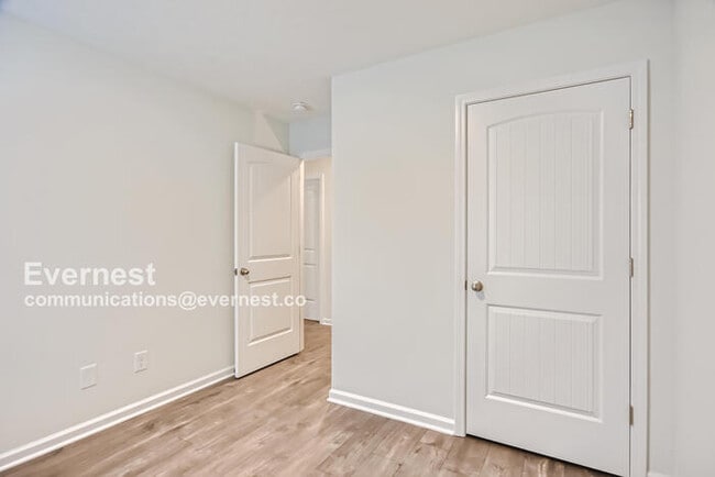 Building Photo - 307 Raines Ct