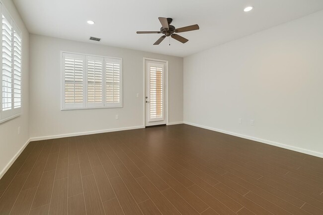 Building Photo - 3343 Vittoria Loop