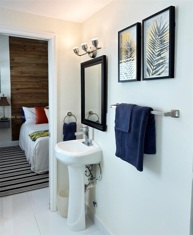 Building Photo - 335 Ocean Dr