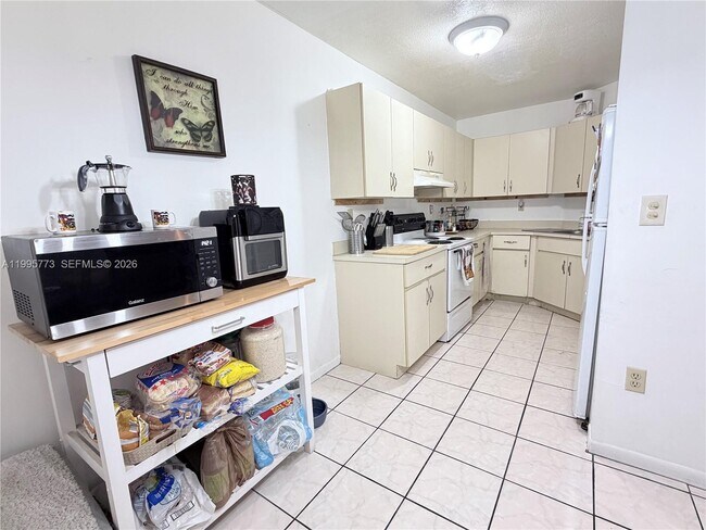 Building Photo - 954 NW 14th St