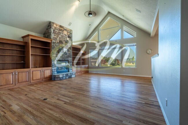 Building Photo - Spacious 3-Bedroom Home on 4.5 Acres – Pos...