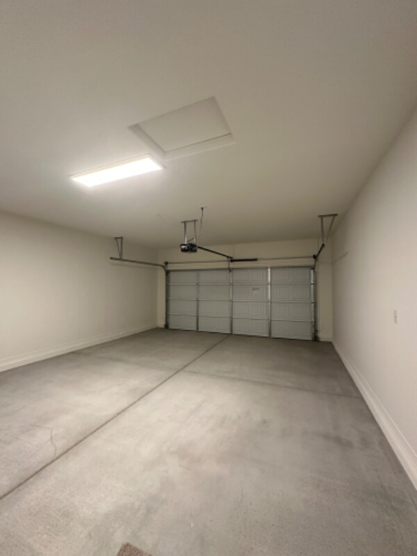 Building Photo - 24240 W Hess Ave