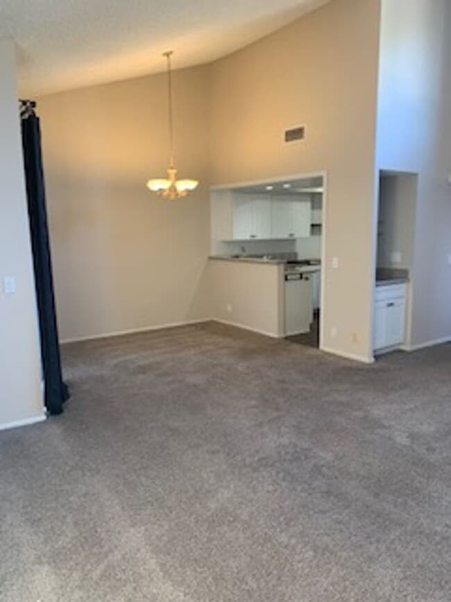 Building Photo - 2 Bedroom 1 Story Town Home