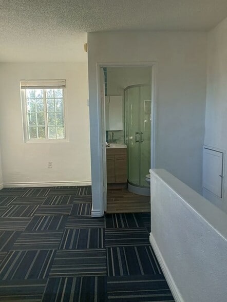 Building Photo - 3853 Winona Ave