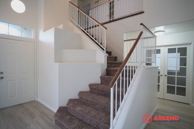 Building Photo - Move-in Ready 2 Story Home in Desirable Neighborhood!