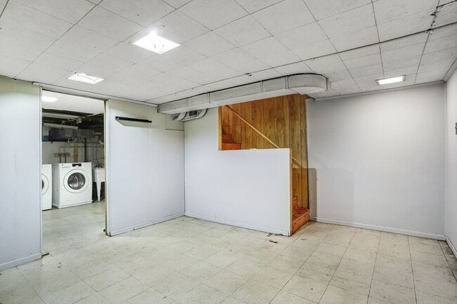 Building Photo - 3351 Clay St NE