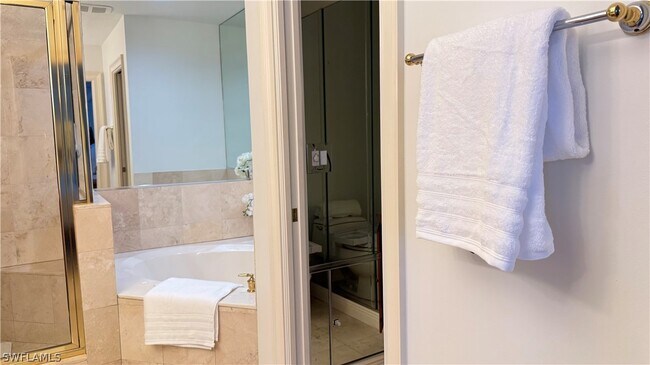 Building Photo - 391 4th St S