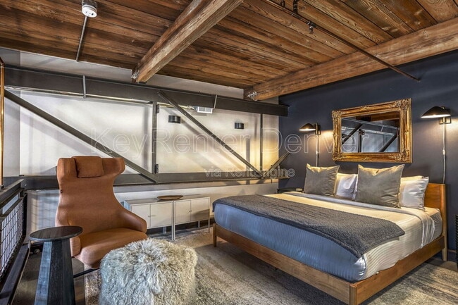 Building Photo - 1111 Osage St