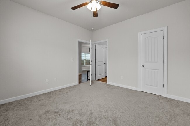 Building Photo - 824 Somb Moore Ways