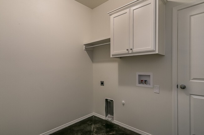 Building Photo - Stunning Hillside Terrace Townhome
