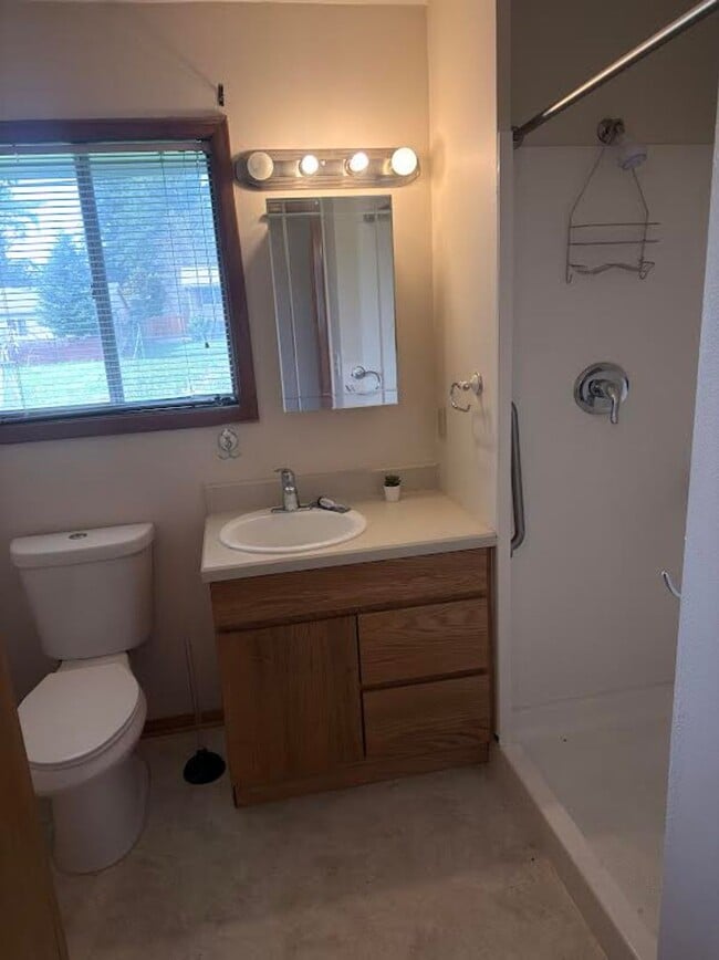 Building Photo - Vintage Ranch on Spacious Lot