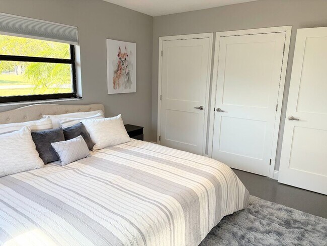 Building Photo - Beautiful waterfront property in Woodland Estates.