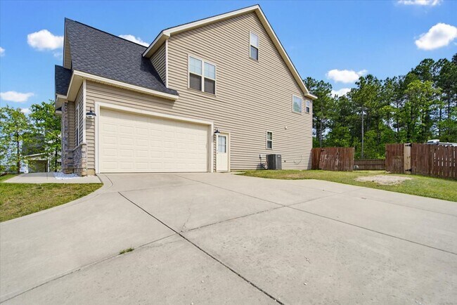 Building Photo - 90 Countryside Dr