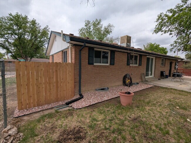 Building Photo - 7070 Beacon Way