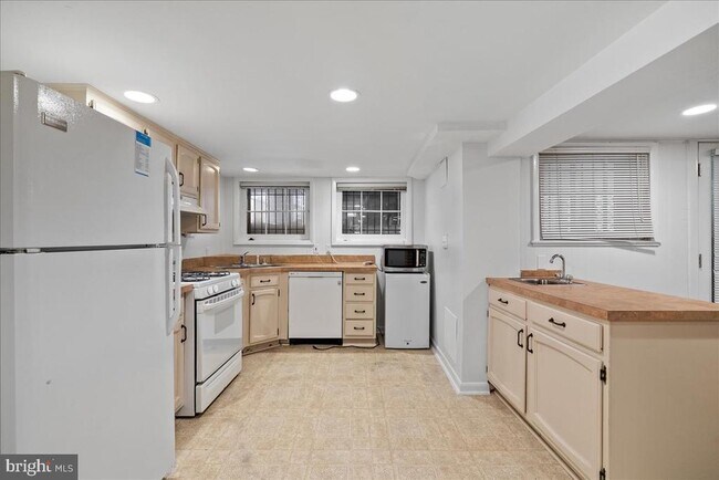 Building Photo - 2355 Ashmead Pl NW