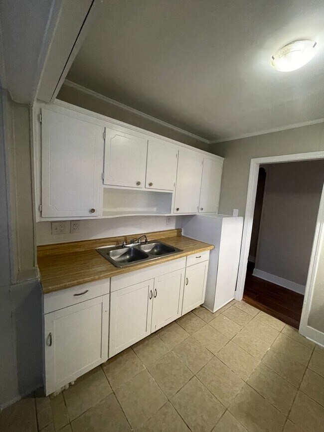 Building Photo - Adorable 3 bedroom 1 bath home with a carport . Located in Rock Hill