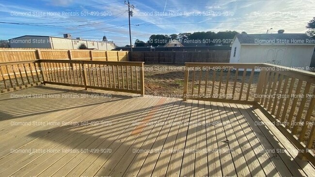 Building Photo - 611 Martin Ln