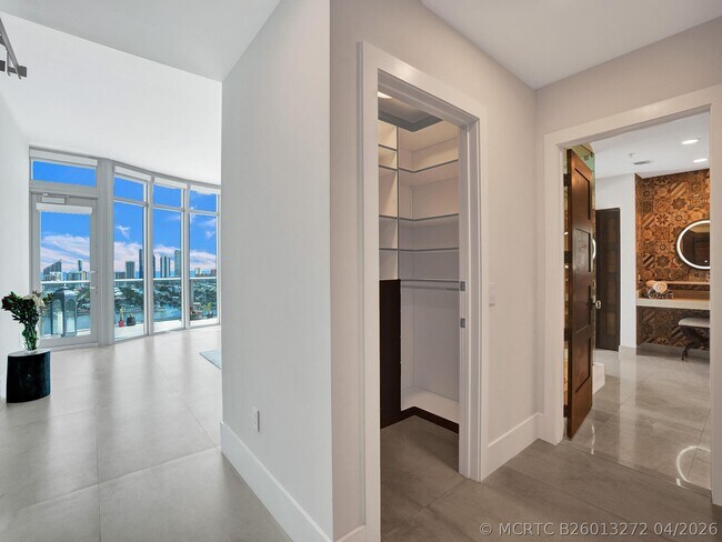 Building Photo - 17301 Biscayne Blvd