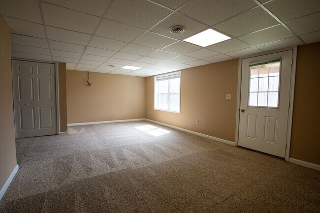 Building Photo - Spacious 3BR Townhome in Harrisburg – First-floor primary bedroom, Garage & Deck!