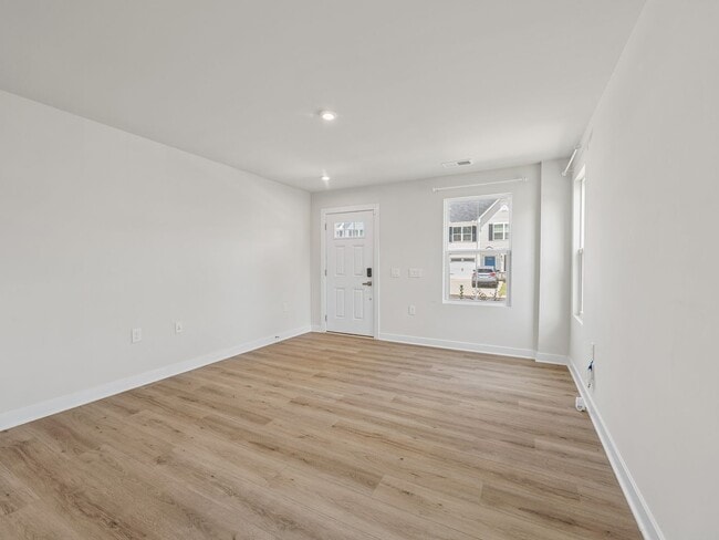 Building Photo - Move In Special - Greenville Dream Townhome: Modern 3 BR, 2.5 BA Steps from the Swamp Rabbit Trai...