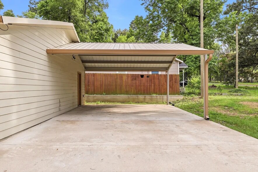 Building Photo - 612 Timberline Dr