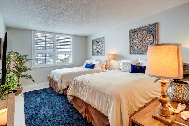 Building Photo - 5480 N Ocean Dr