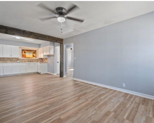 Building Photo - Great rental now available near west loop 289