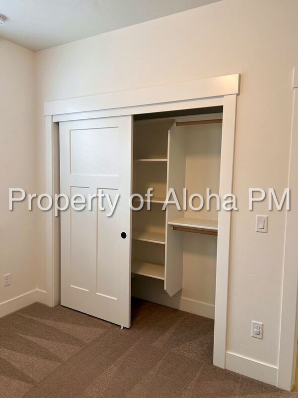 Building Photo - 496 N Emma Ave