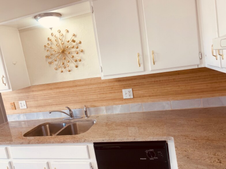 Building Photo - 9613 Hefner Village Blvd