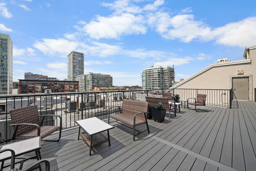 Common Rooftop Deck View 4 - 1525 S Michigan Ave