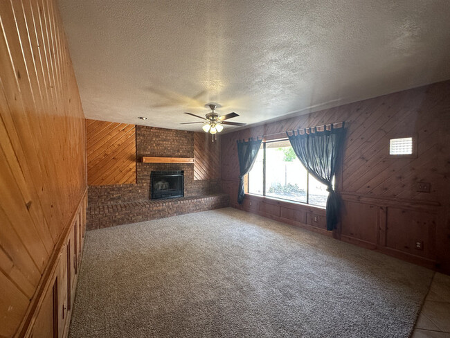 Building Photo - Beautiful 3 Bed 2 Bath home in Phoenix!