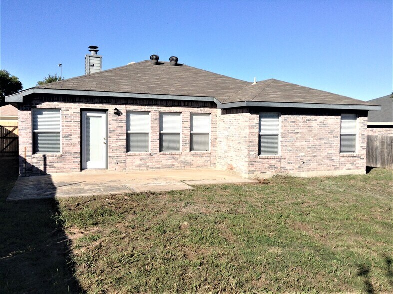 Building Photo - 308 Lake Travis Dr