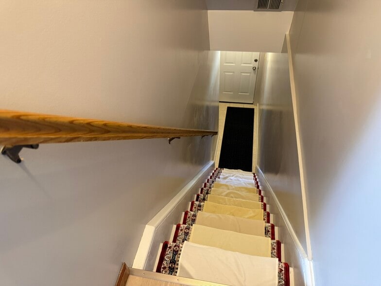 Building Photo - 47 Harding Ct