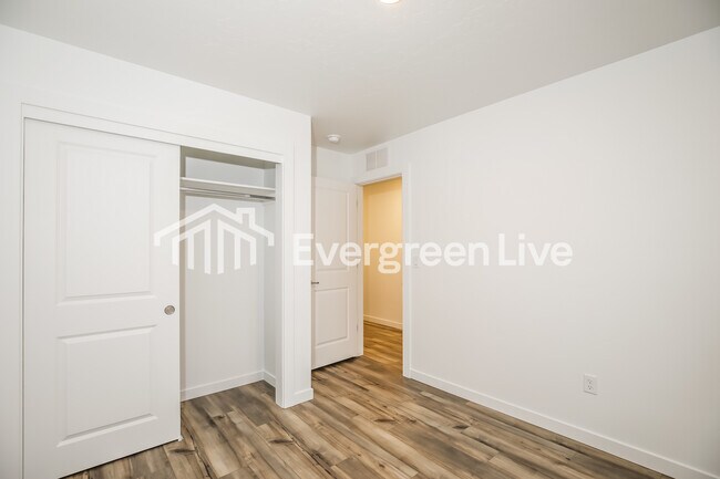 Building Photo - 15132 Nimbus Way