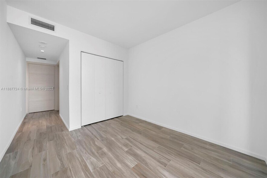 Building Photo - 801 S Miami Ave