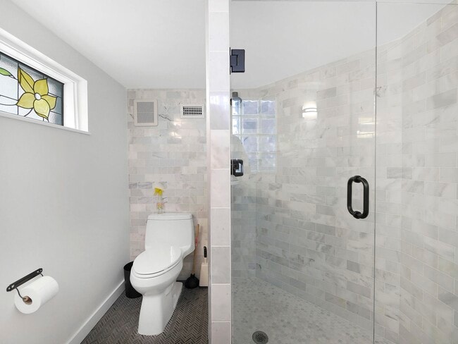 Building Photo - 5084 Atlantic View