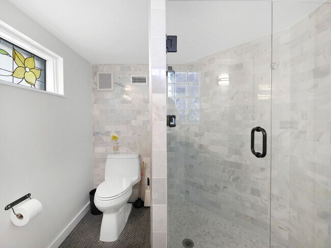 Building Photo - 5084 Atlantic View