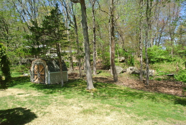 Building Photo - 302 Westwood Rd