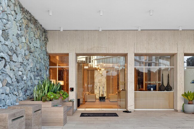 Building Photo - 1810 Avenida Del Mundo