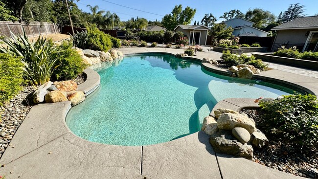 Building Photo - SINGLE STORY RESORT STYLE LIVING IN GRANIT...