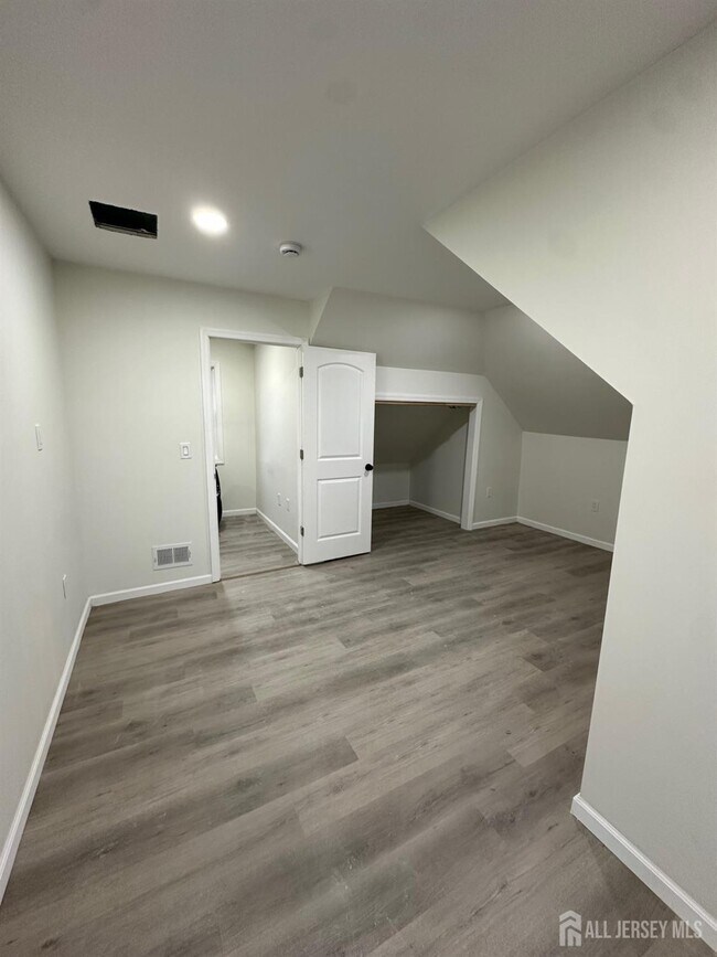 Building Photo - 112 Fairview Ave