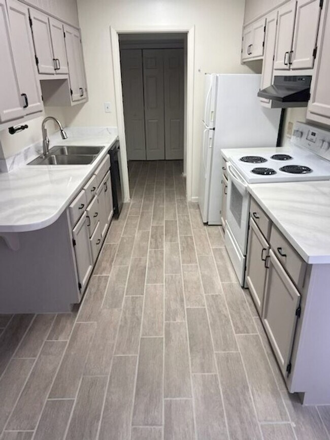 Building Photo - Very nice 2 bed 2 bath water paid