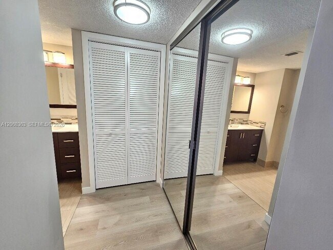 Building Photo - 18081 Biscayne Blvd