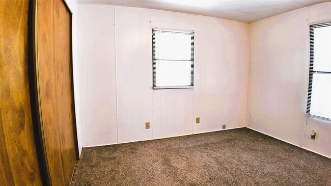 Building Photo - 251 Oakdale Dr